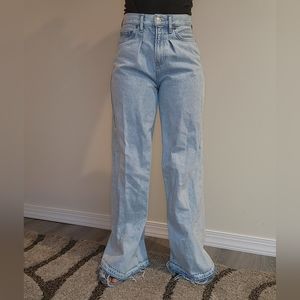 Relaxed Wide Leg Jeans